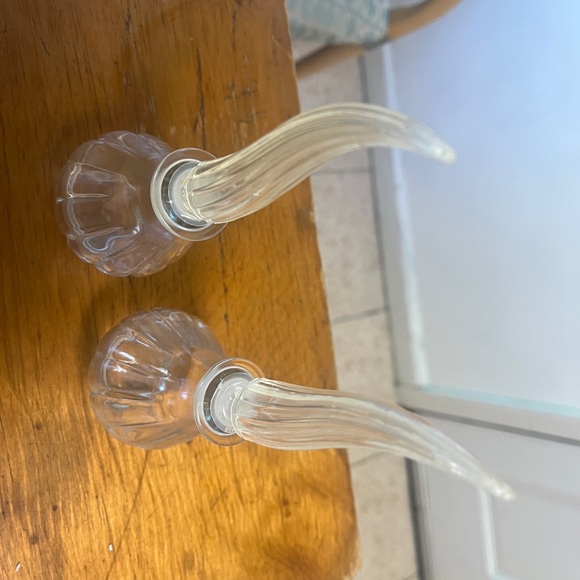 2 tall vintage Glass Vessels / perfume bottles with Talon Tops - Picture 5 of 5